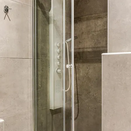 #aura & V9-10 Apartment